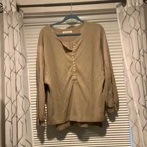 We the free top size med